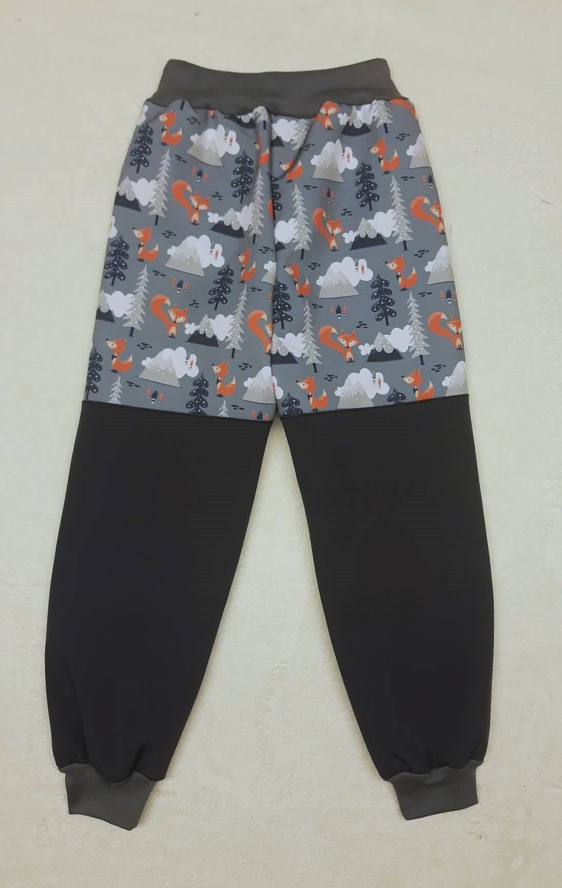 Softehellové kalhoty s fleece , vel. 110 , Dvoubarevné, šedé a s liškami 