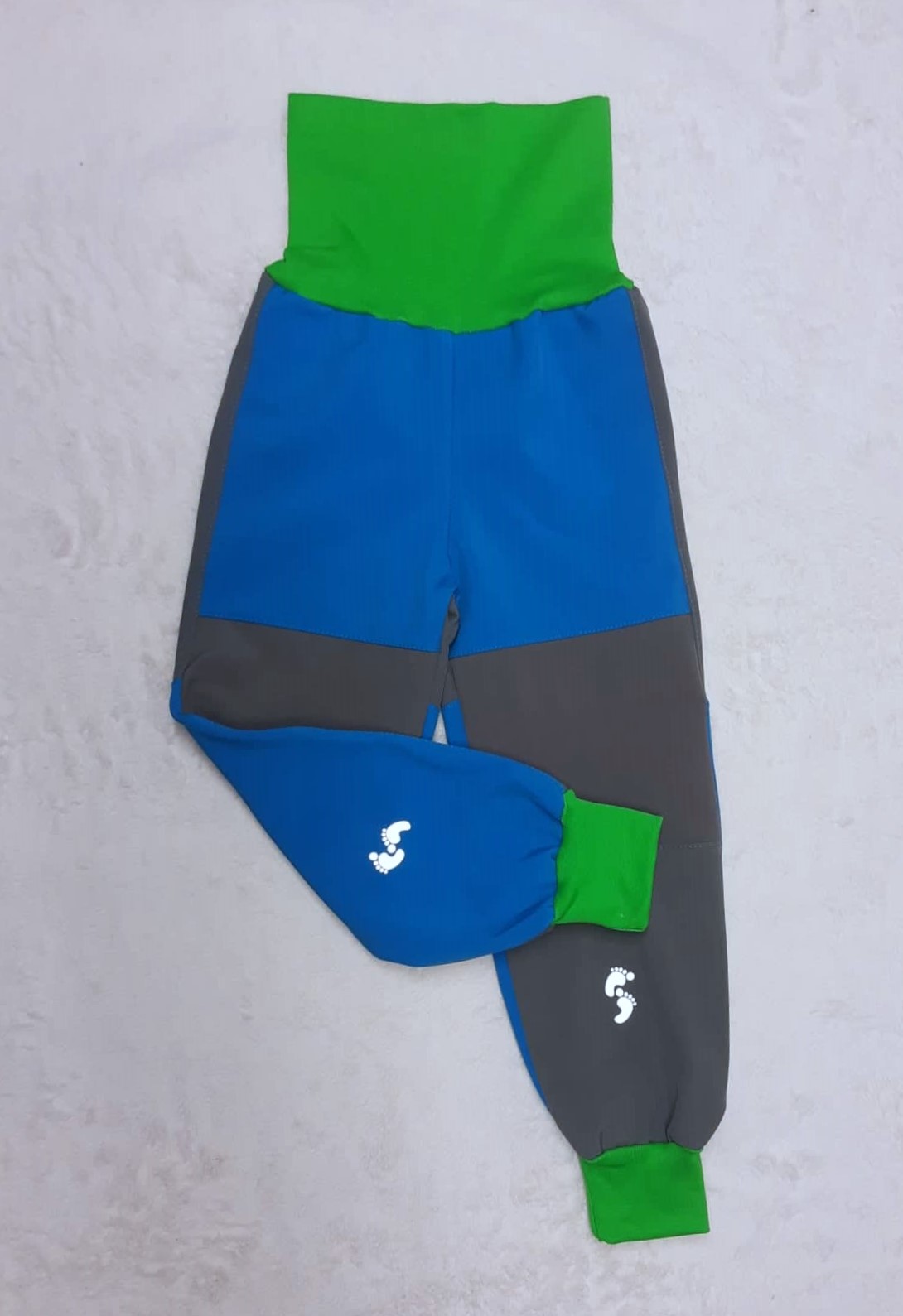 Softshellové kalhoty s fleece, vel.104, šedé s tyrkys limetkové lemy a reflexními prvky, vyšší lem v pase