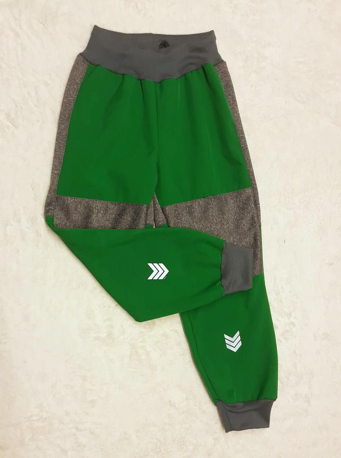 Softshellové kalhoty s fleece, vel.104, zelené s šedou a reflexními prvky