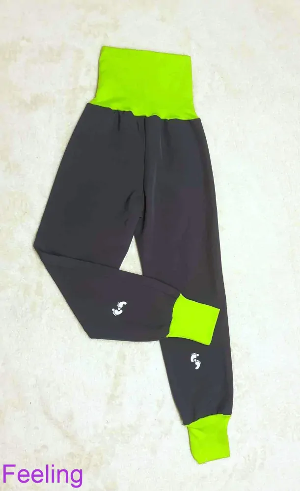 Softshellové kalhoty s fleece vrstvou rostoucí, vel.110/116 šedé s limetkou a reflexními prvky