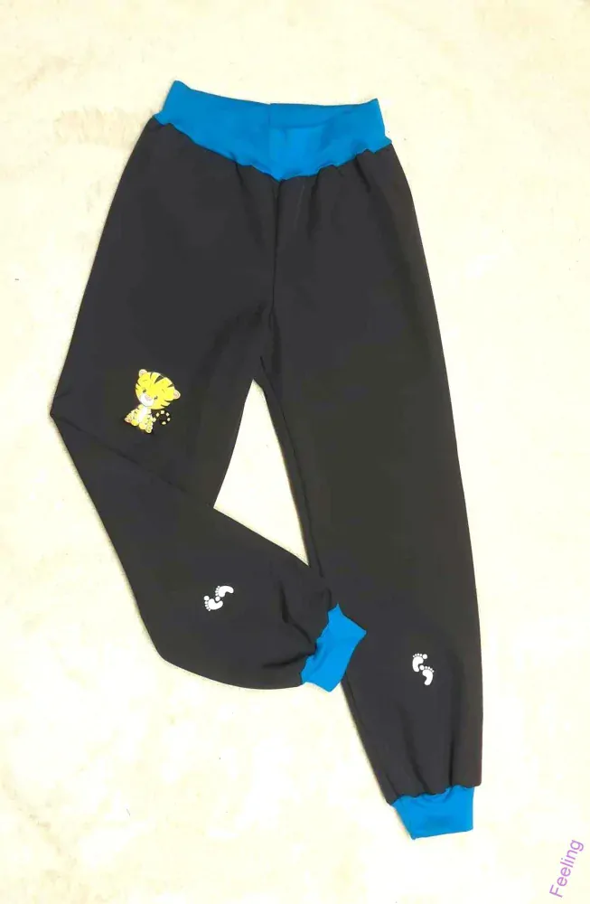 Softshellové kalhoty s fleecem, vel. 122, šedé s tyrkys, reflexními prvky a obrázkem