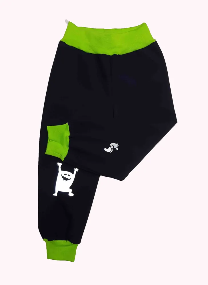 Softshellové kalhoty s fleece vrstvou.               Černý softshell - velikost, barva lemu a zakončení nohavic  dle vlasího výběru.