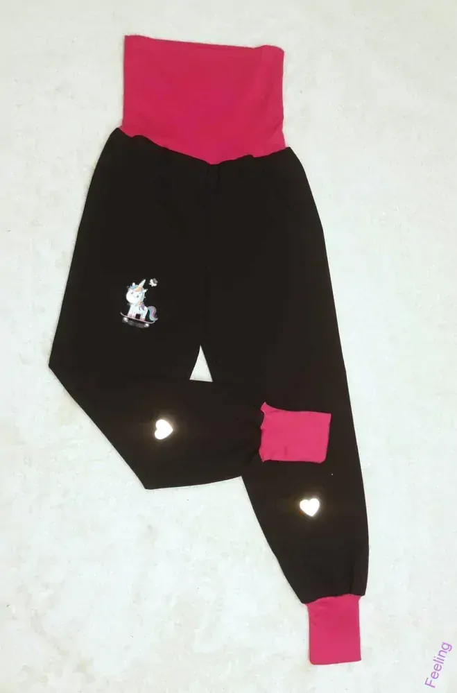 Softshellové kalhoty letní ,vel. 110/116 , černé s růžovou reflexními prvky a obrázkem 