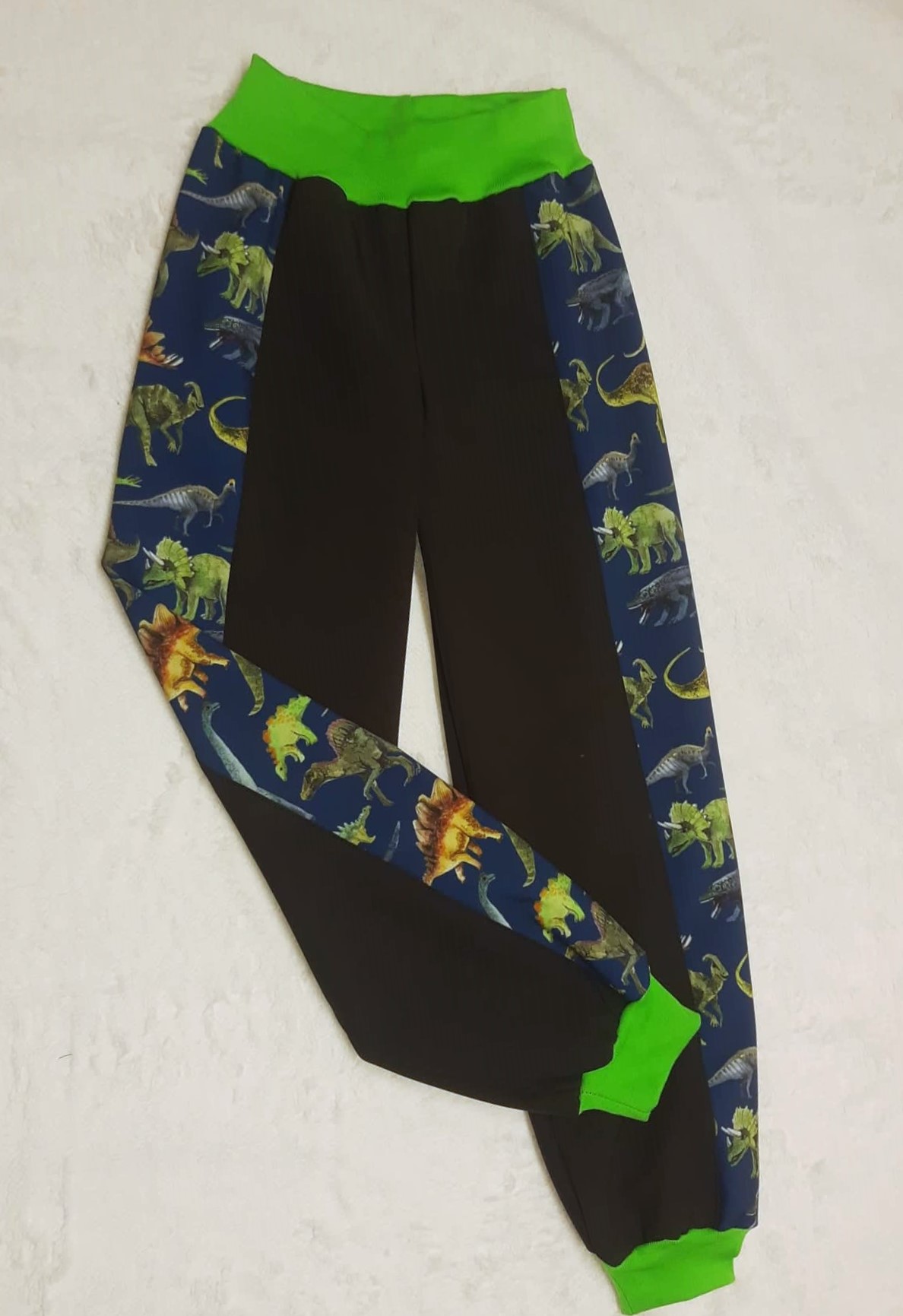 Softshellové kalhoty s fleece,  vel.122,černé s dinosoutry a limetkoví lem