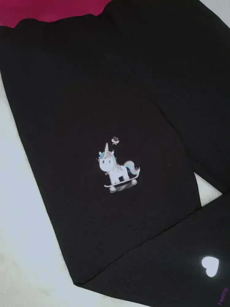 Softshellové kalhoty letní ,vel. 110/116 , černé s růžovou reflexními prvky a obrázkem 