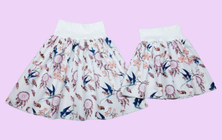 Feeling, SET dámská sukně + dětská, bílá s lapači snů a kolibříky, lem bílí 