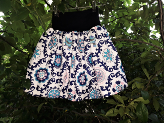 Feeling, balonová sukně dámská nebo dětská, bílá s indickým motivem, pas černý 