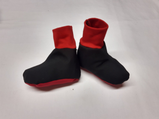 Capáčky černo červené